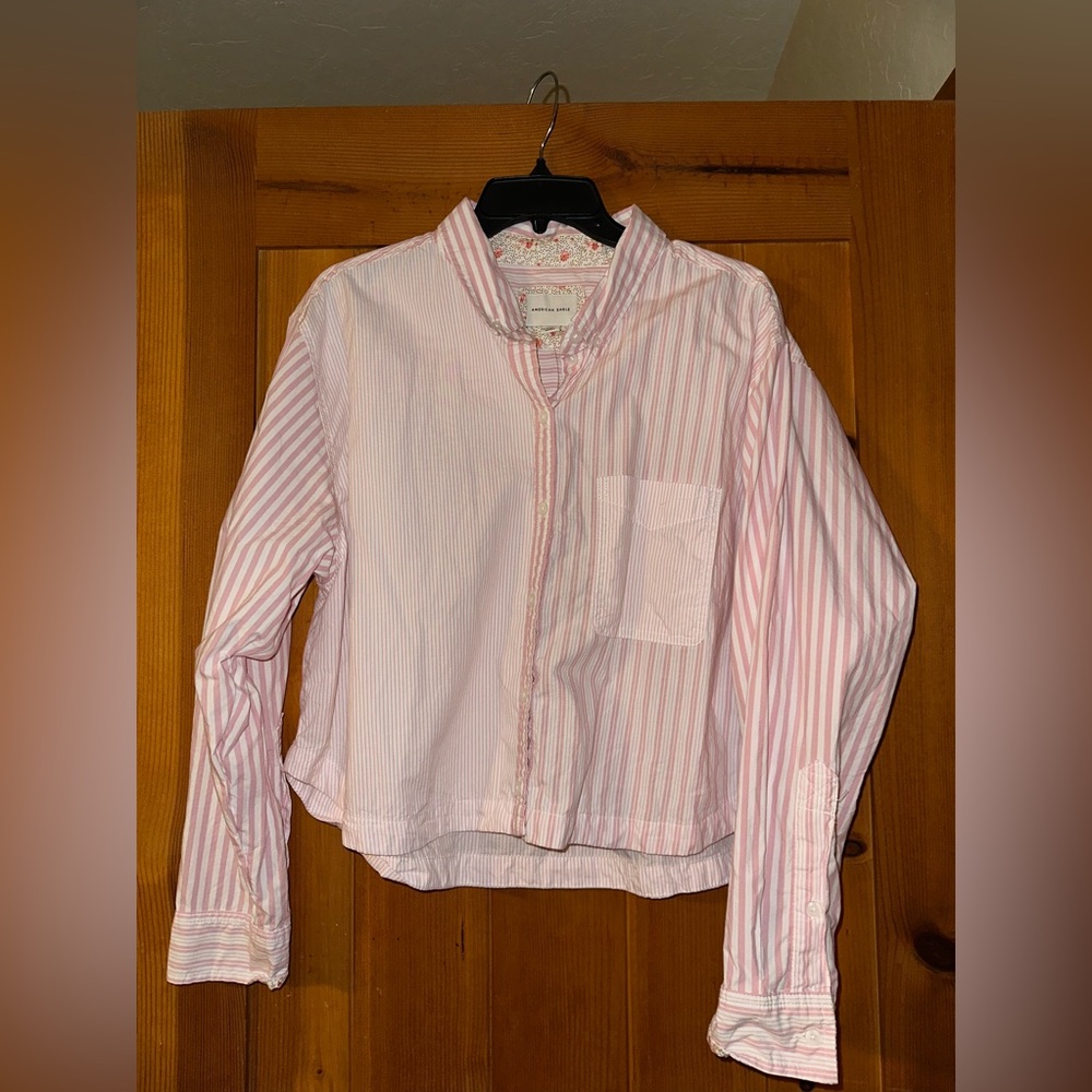 American Eagle Cropped top not as thick as regular Oxford Size Large Never worn